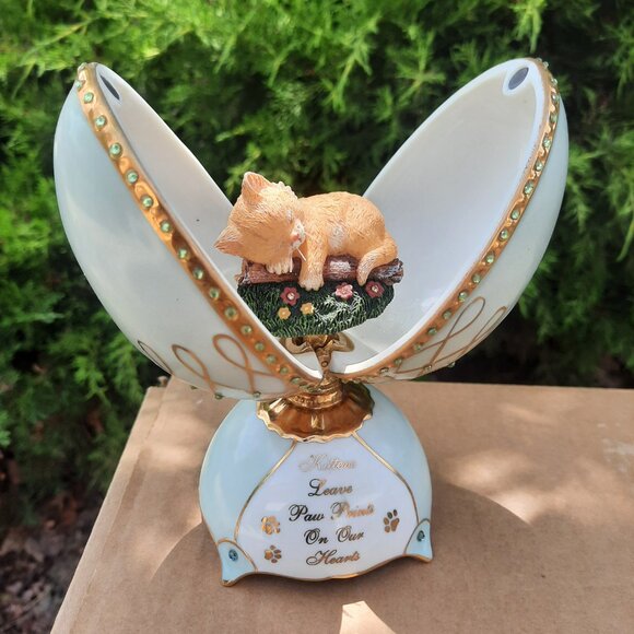 Kitten Dreams Musical Box Purr-fect Heirloom Porcelain Garden Glory Musical Egg - Picture 1 of 6